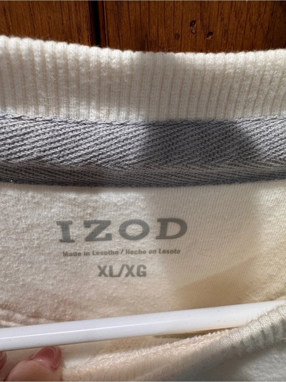 Izod Men's Off-White Crewneck Sweater